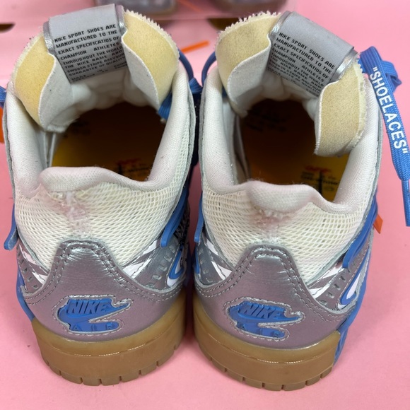 Off-White : Nike Air Rubber Dunk - Picture 6 of 11